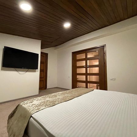Delin Hotel And Tours Yerevan Bagian luar foto