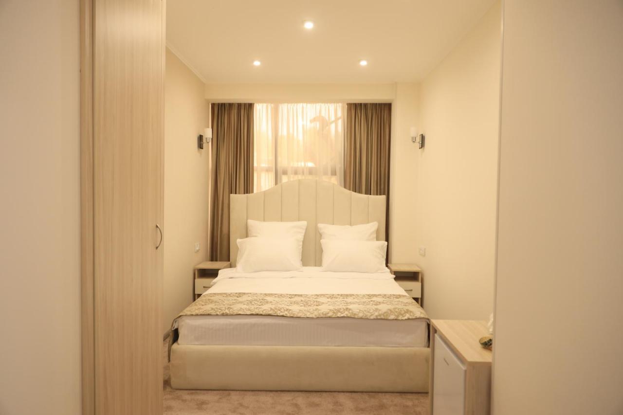 Delin Hotel And Tours Yerevan Bagian luar foto