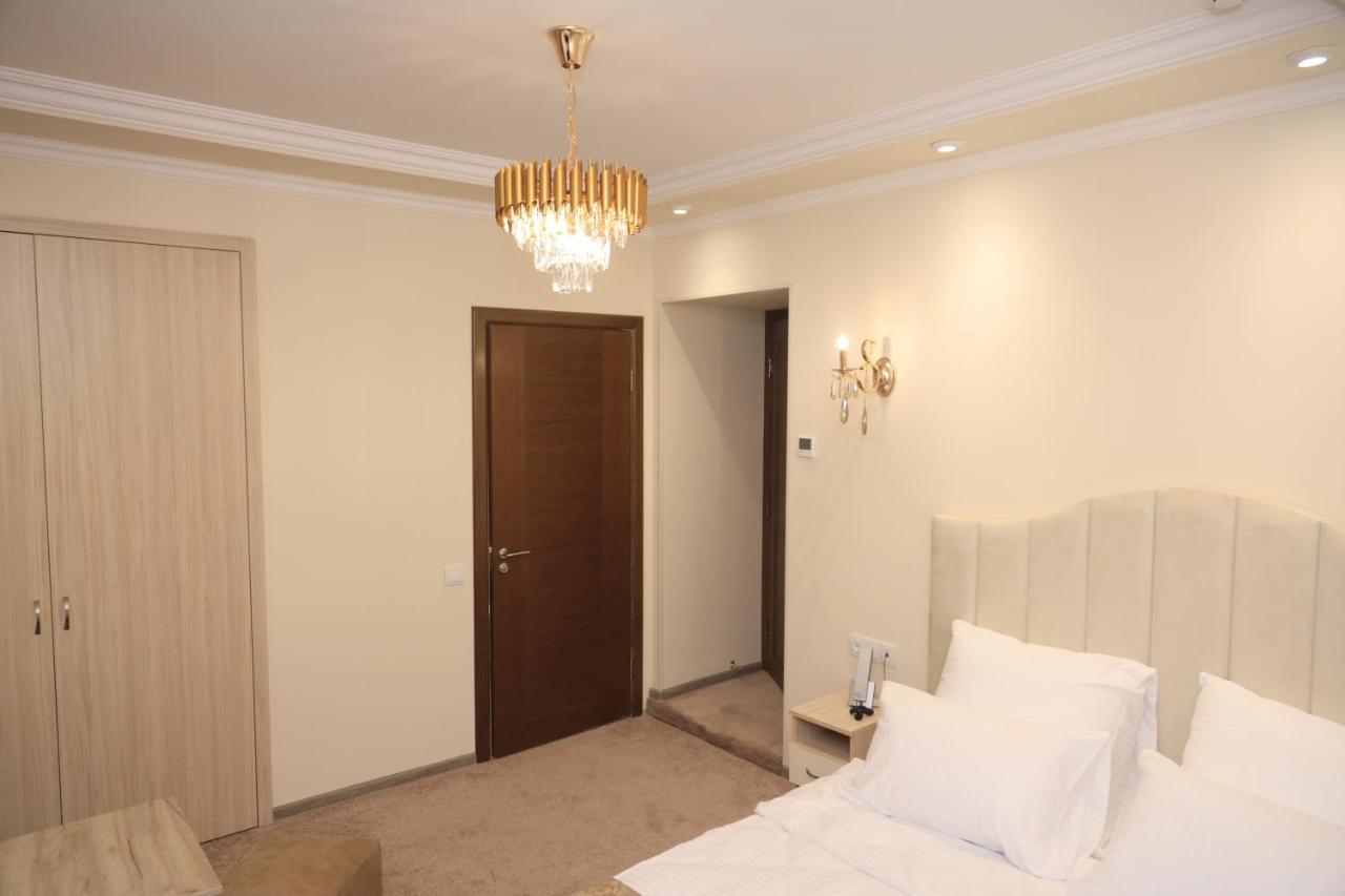 Delin Hotel And Tours Yerevan Bagian luar foto