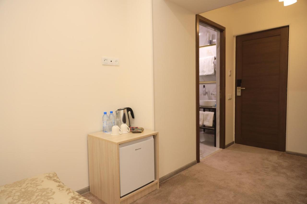 Delin Hotel And Tours Yerevan Bagian luar foto