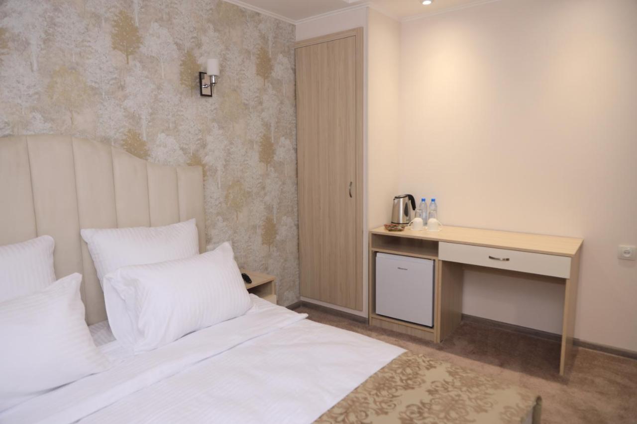 Delin Hotel And Tours Yerevan Bagian luar foto