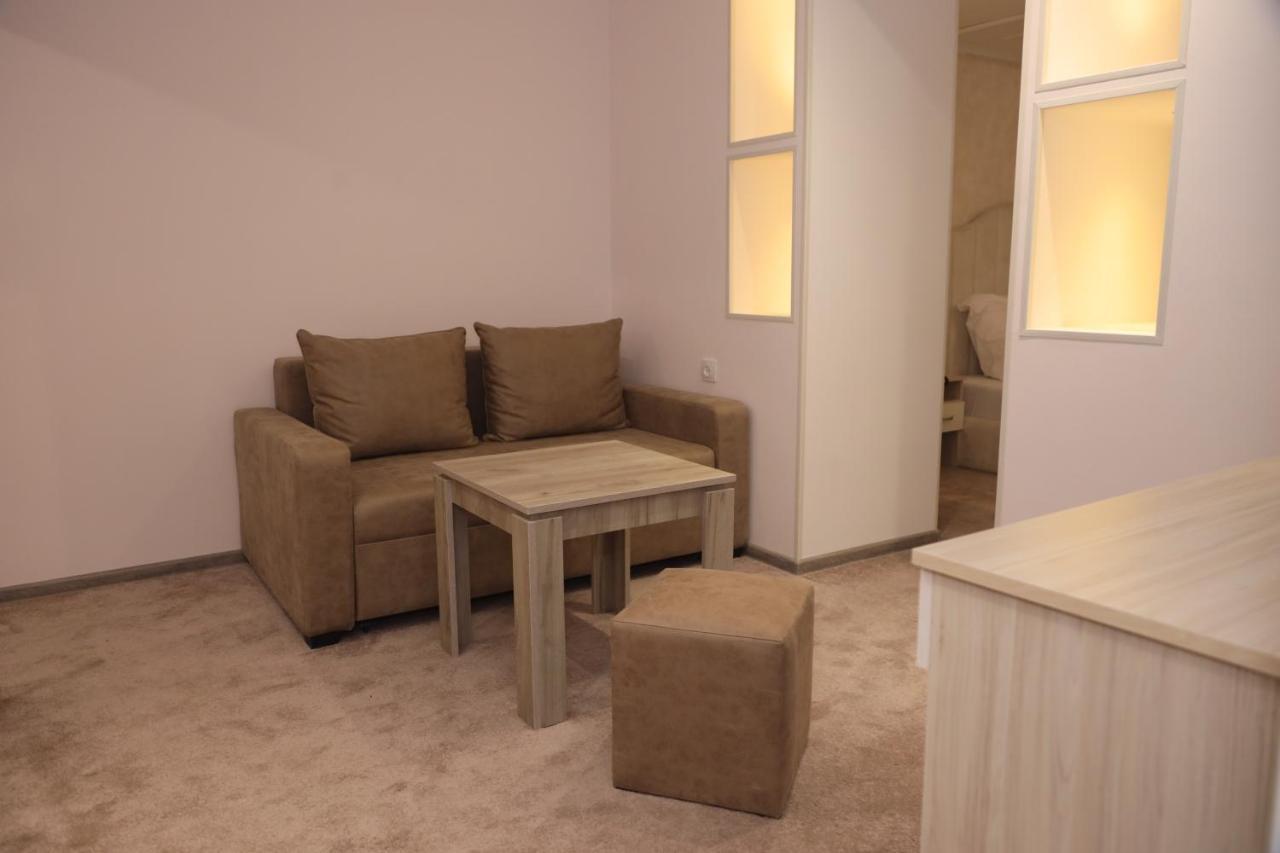 Delin Hotel And Tours Yerevan Bagian luar foto