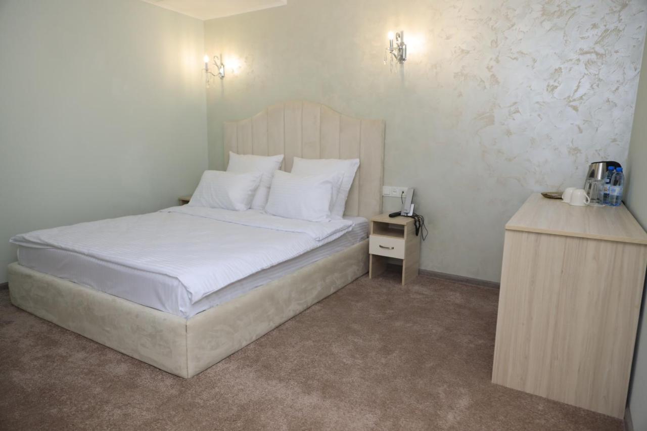 Delin Hotel And Tours Yerevan Bagian luar foto
