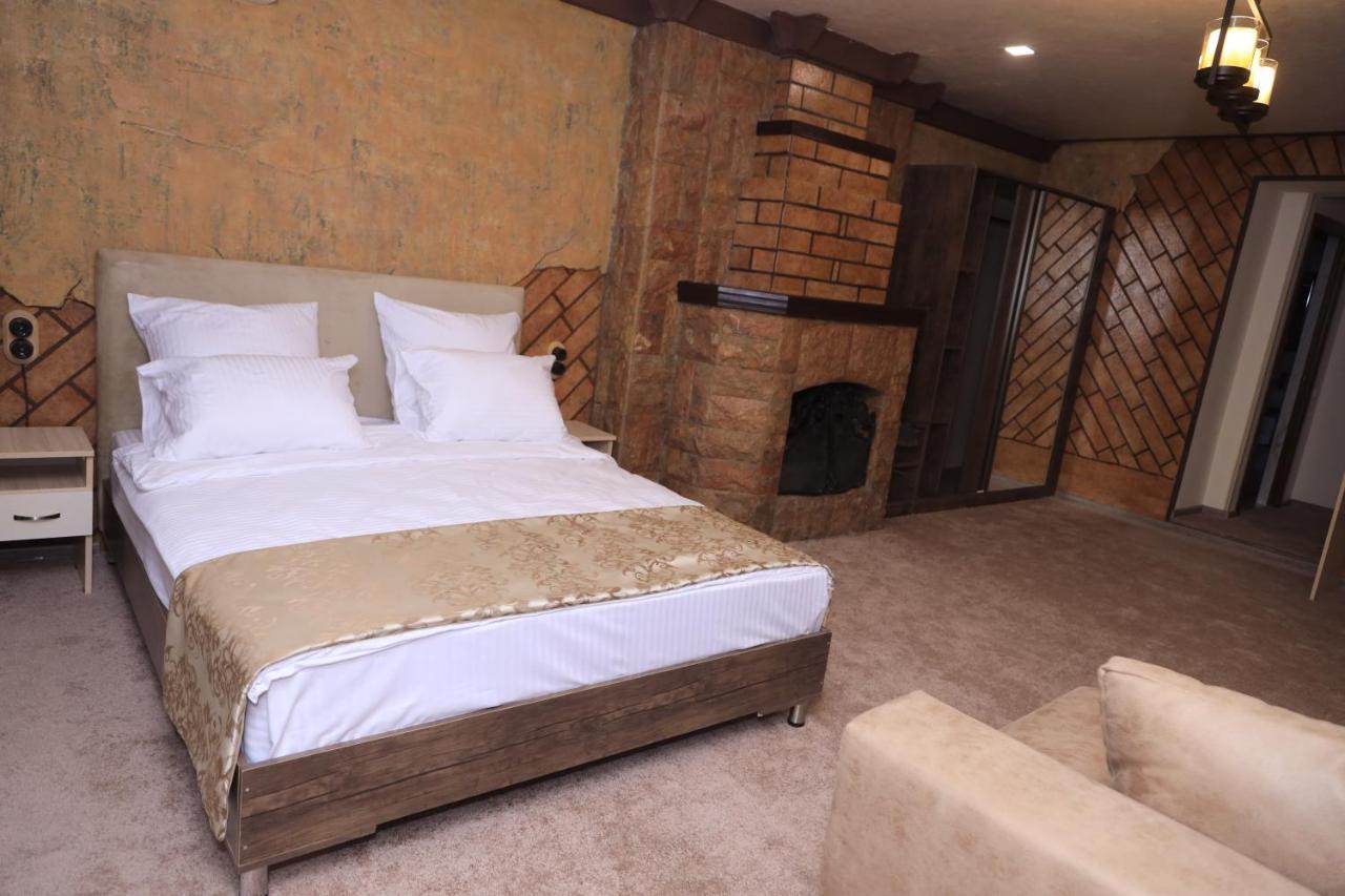 Delin Hotel And Tours Yerevan Bagian luar foto