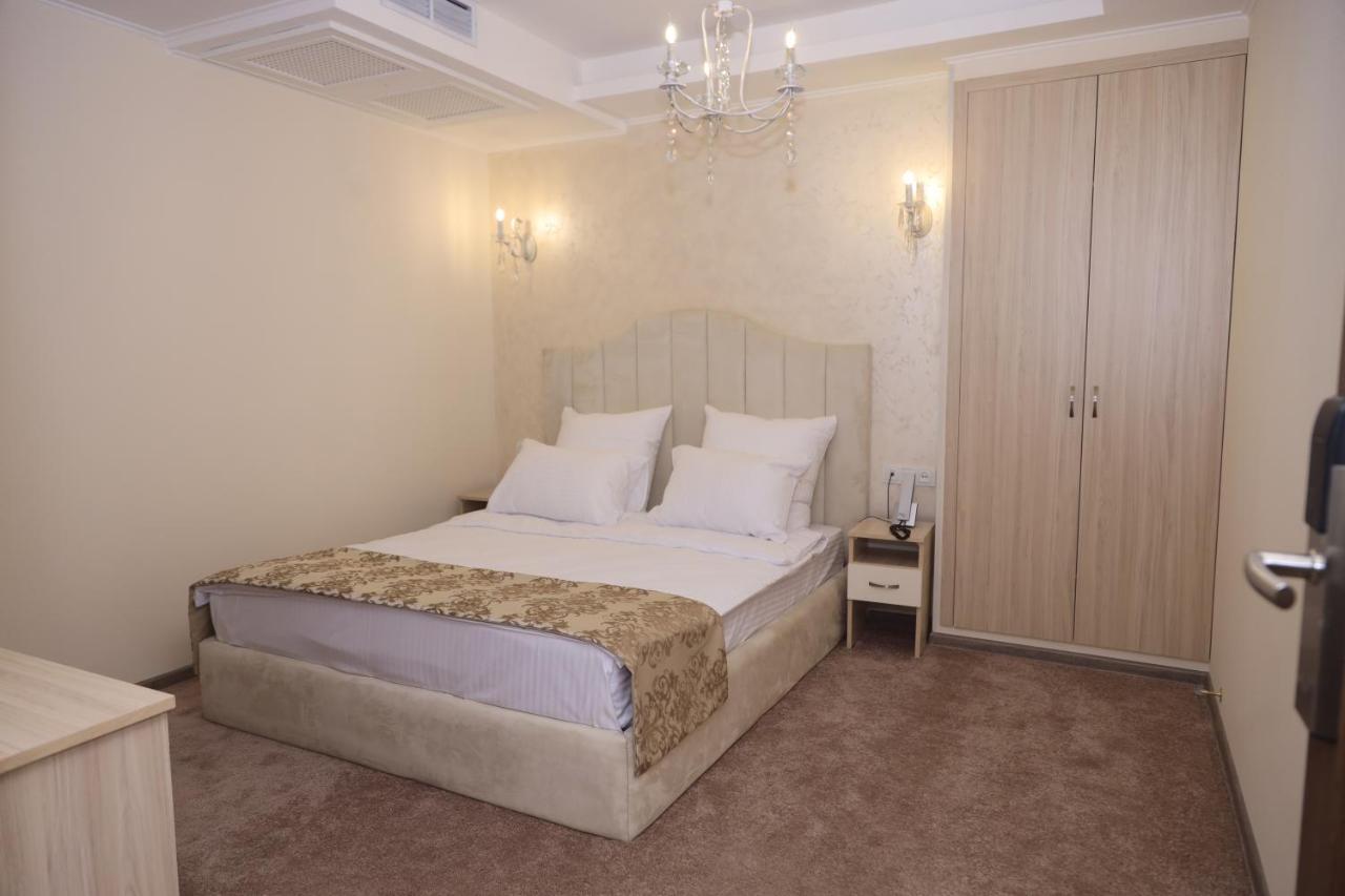 Delin Hotel And Tours Yerevan Bagian luar foto