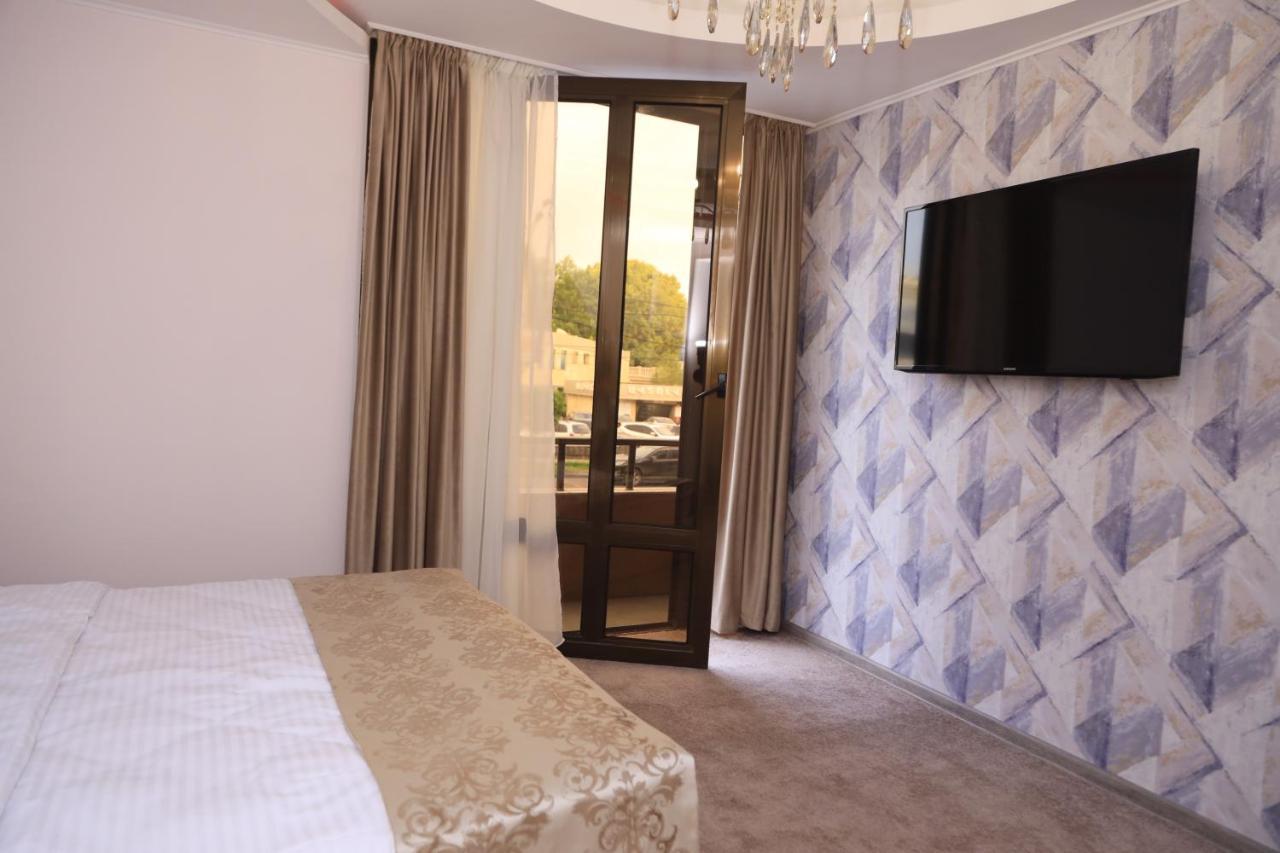 Delin Hotel And Tours Yerevan Bagian luar foto