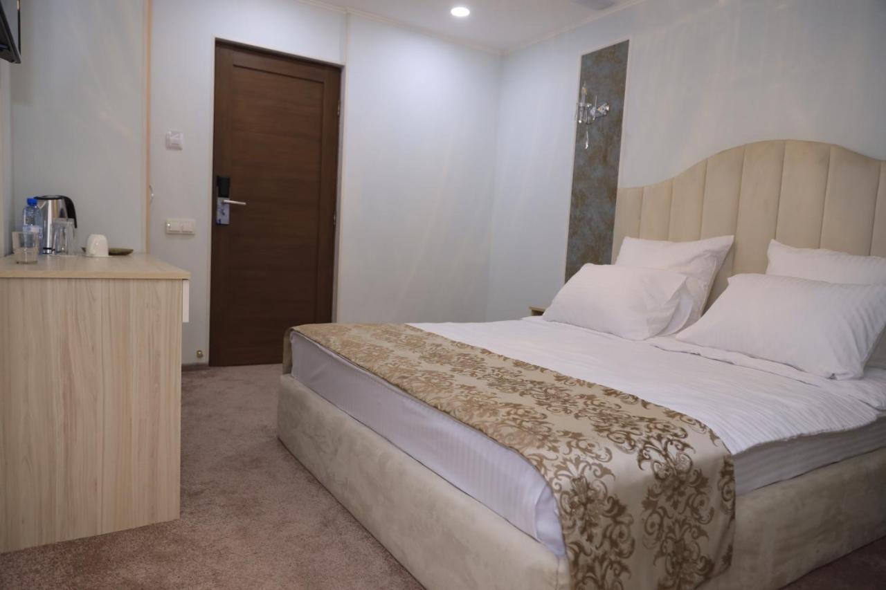 Delin Hotel And Tours Yerevan Bagian luar foto