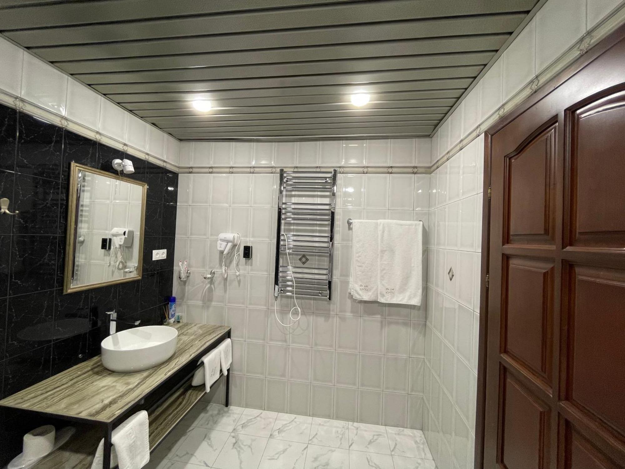 Delin Hotel And Tours Yerevan Bagian luar foto