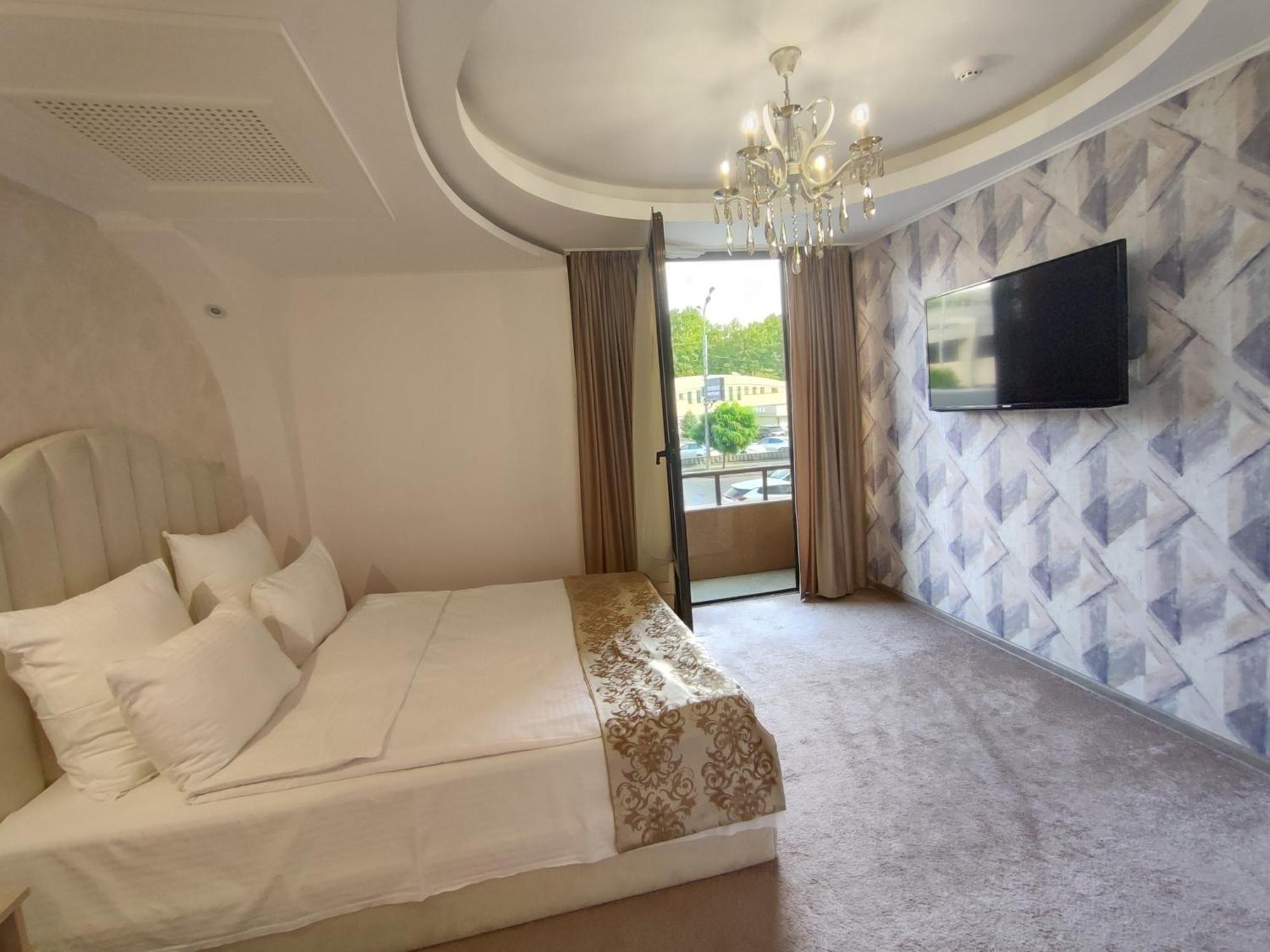 Delin Hotel And Tours Yerevan Bagian luar foto