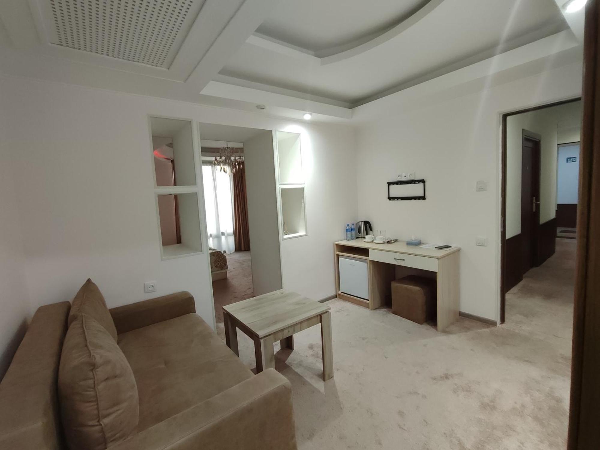 Delin Hotel And Tours Yerevan Bagian luar foto