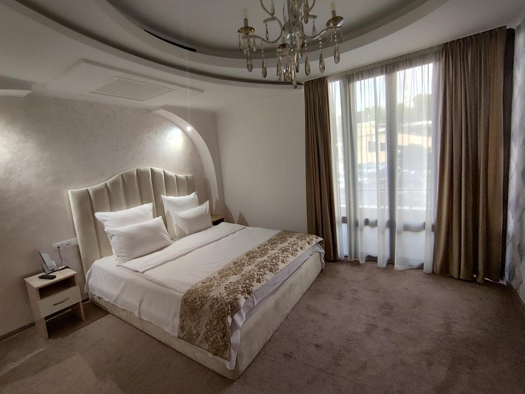 Delin Hotel And Tours Yerevan Bagian luar foto