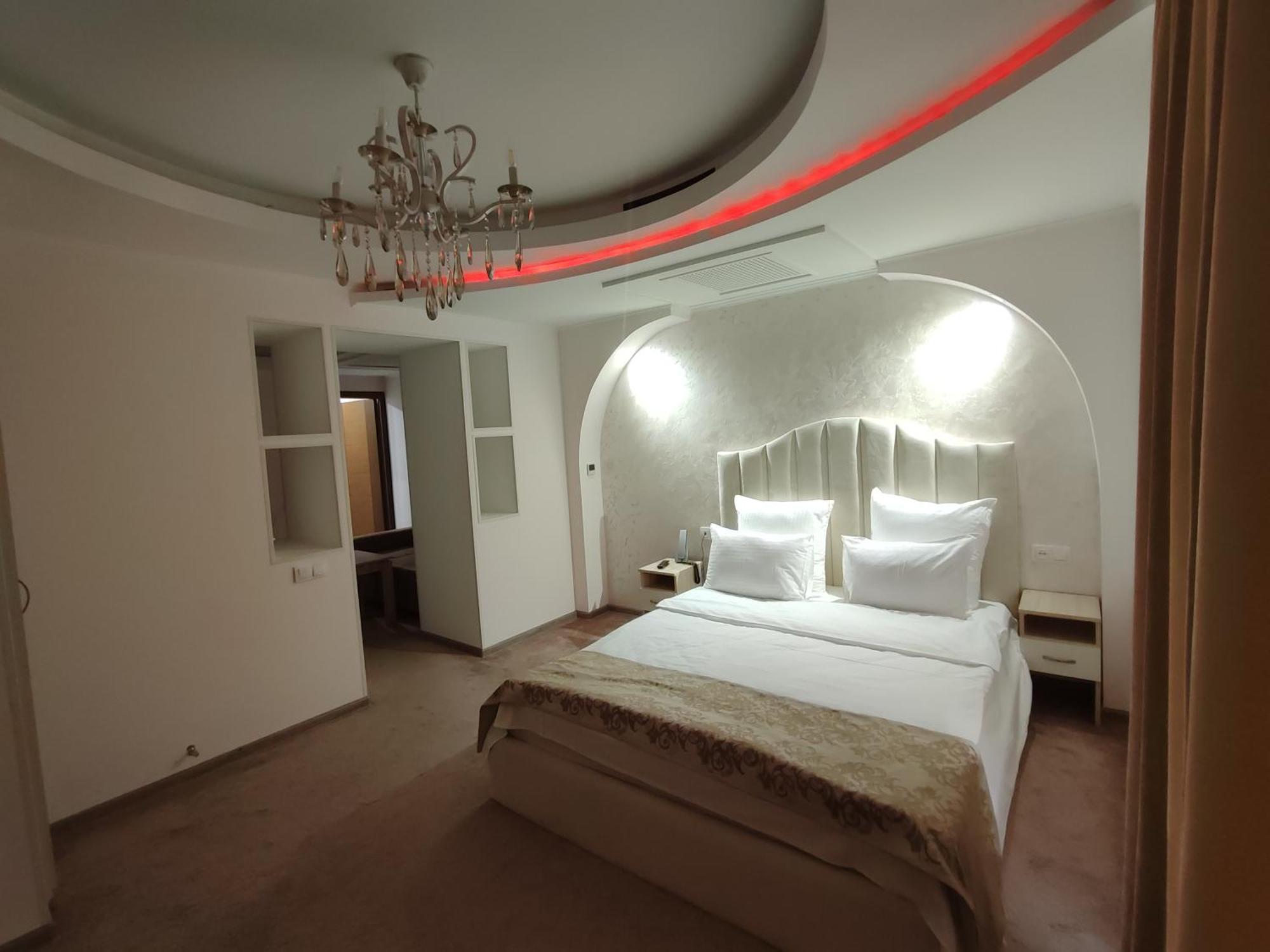 Delin Hotel And Tours Yerevan Bagian luar foto
