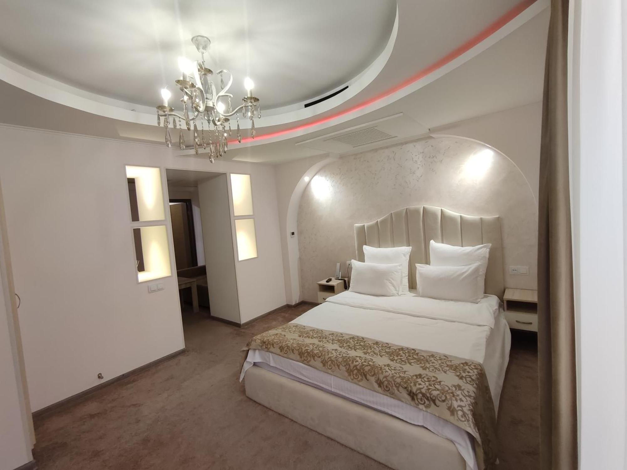 Delin Hotel And Tours Yerevan Bagian luar foto