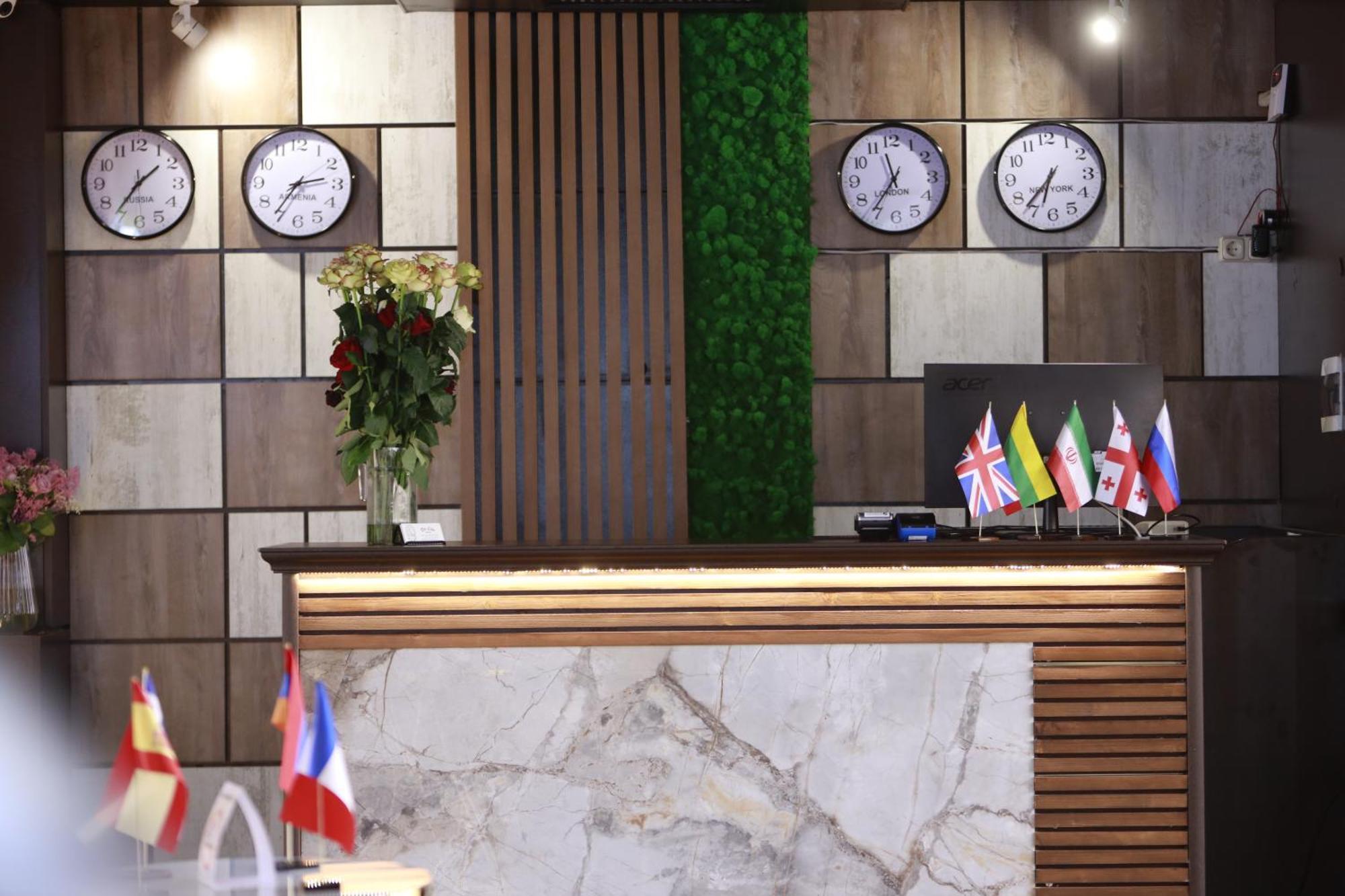 Delin Hotel And Tours Yerevan Bagian luar foto