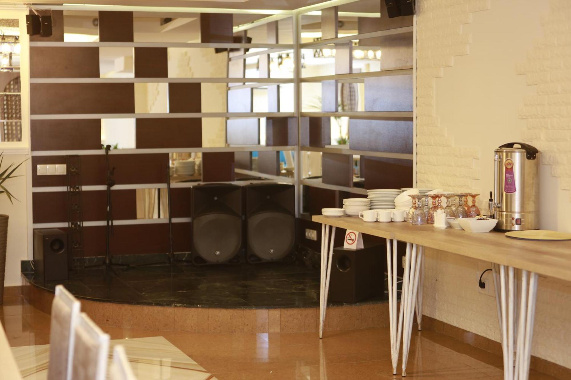 Delin Hotel And Tours Yerevan Bagian luar foto