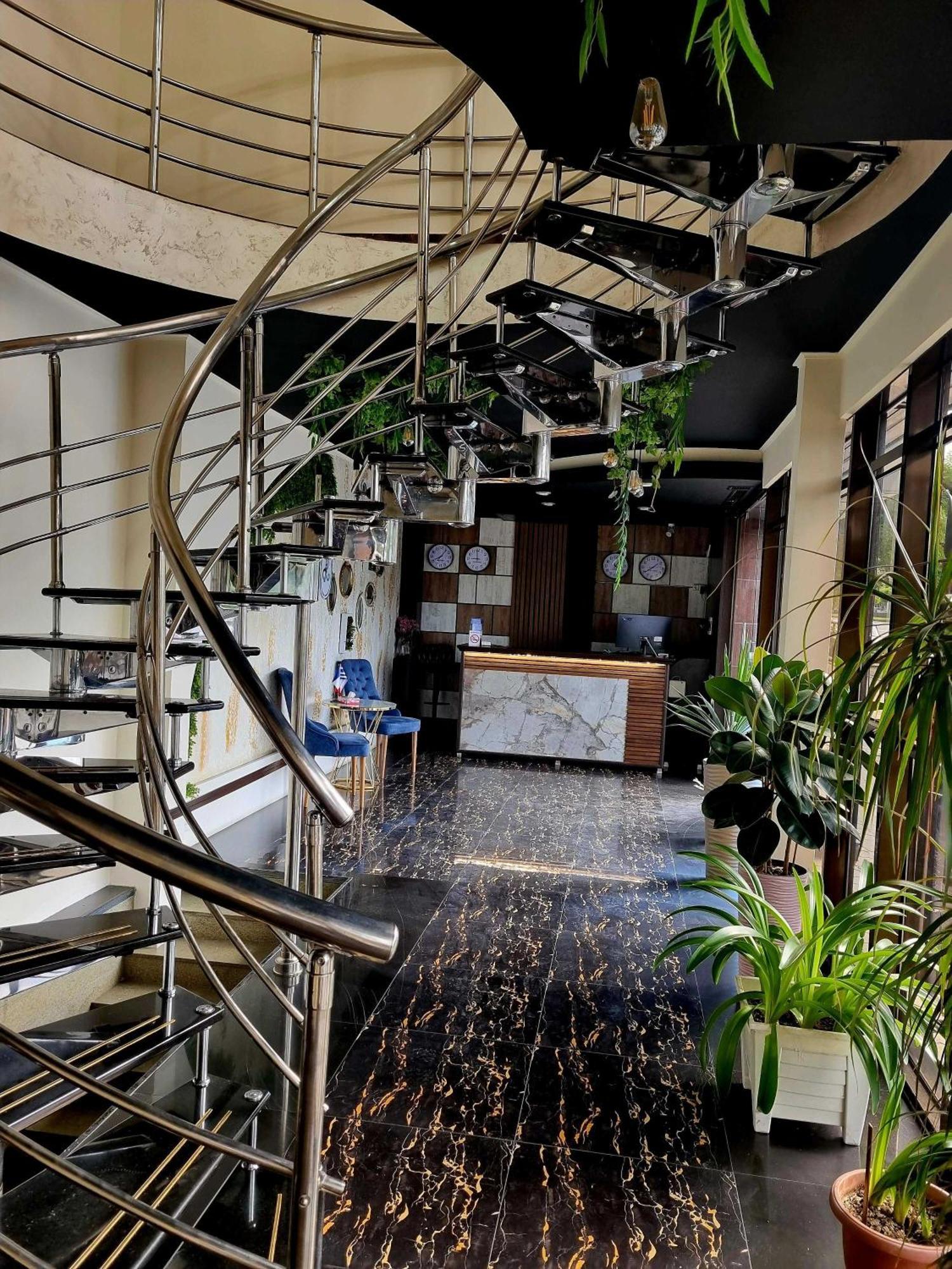 Delin Hotel And Tours Yerevan Bagian luar foto